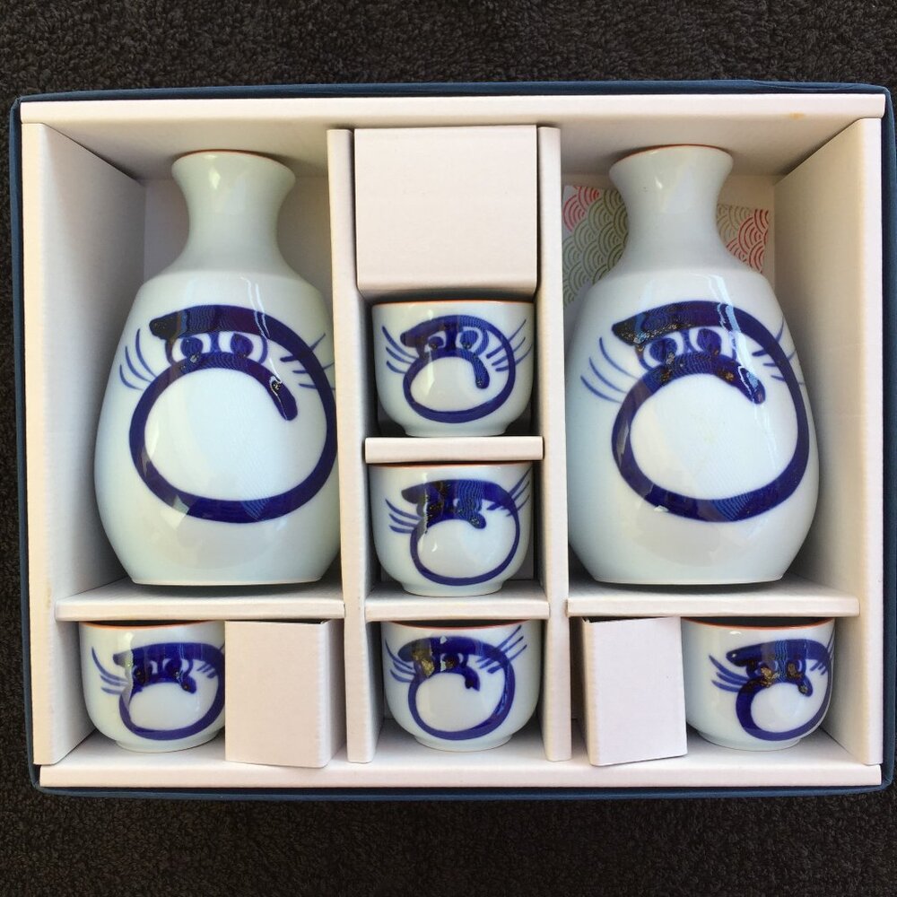 Daruma Porcelain Japanese Sake Set
